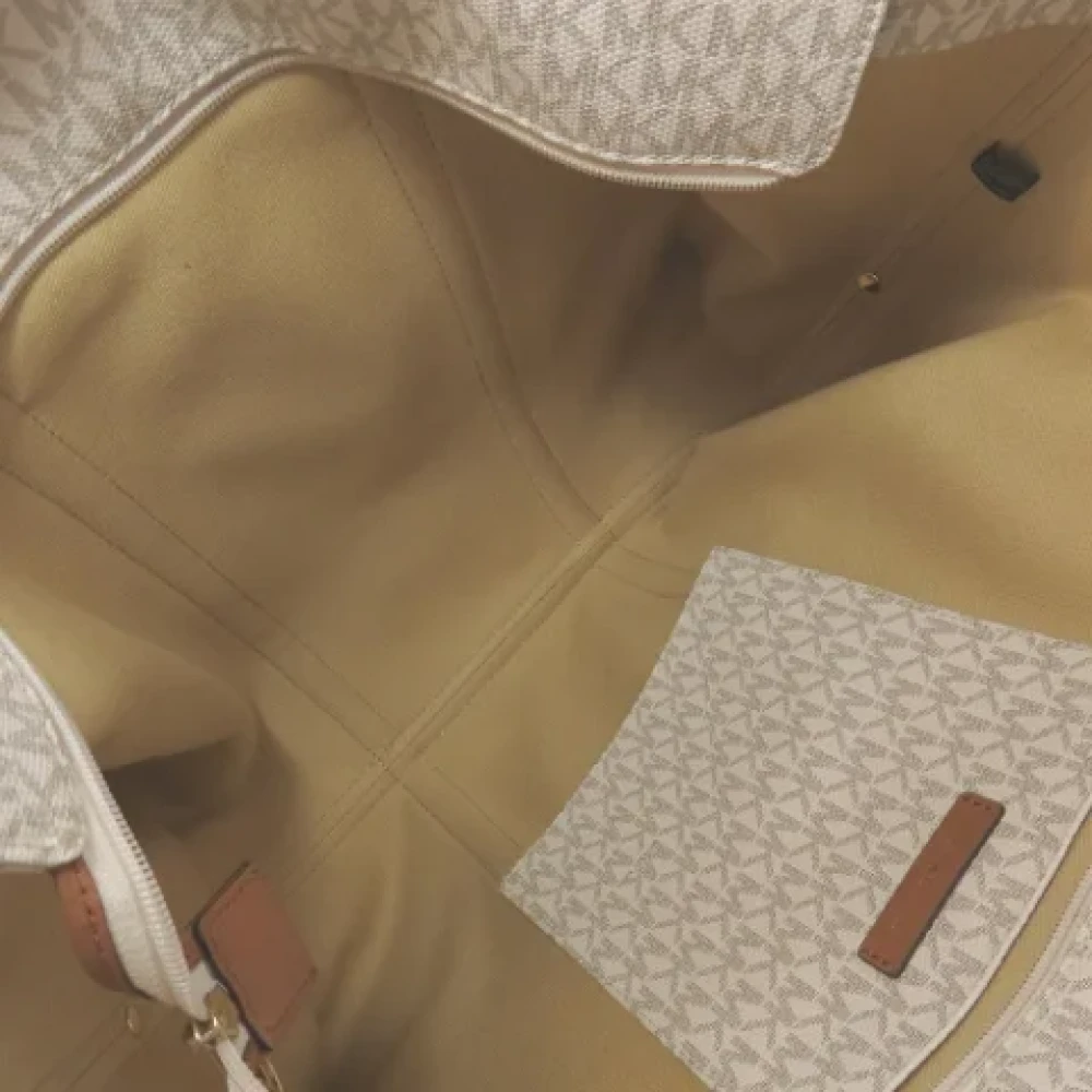 Michael Kors Pre-owned Fabric handbags Beige Dames