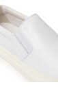 chaussures-decontractees-en-cuir-blanc