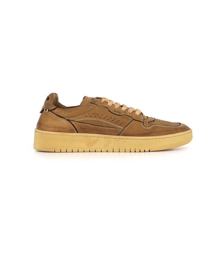 baskets-en-cuir-jaune-fonce