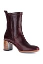 elegante-bottine-en-cuir-rouge