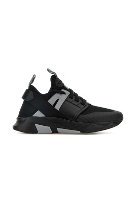 stylish-sneakers-for-everyday-wear