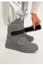 hoge-winterlaarzen-met-klittenbandsluiting-grijs