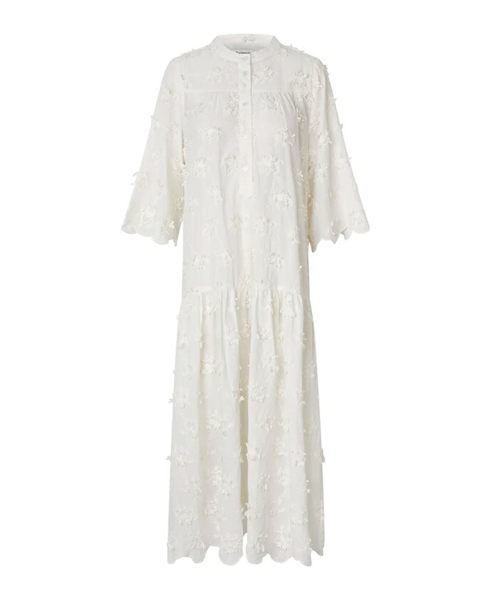 elegante-robe-midi-avec-details-brodes