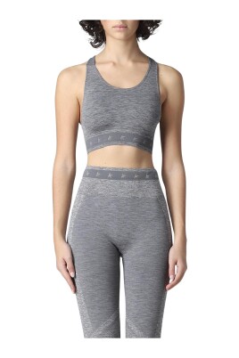 ensemble-de-vetements-de-sport-gris-avec-logo
