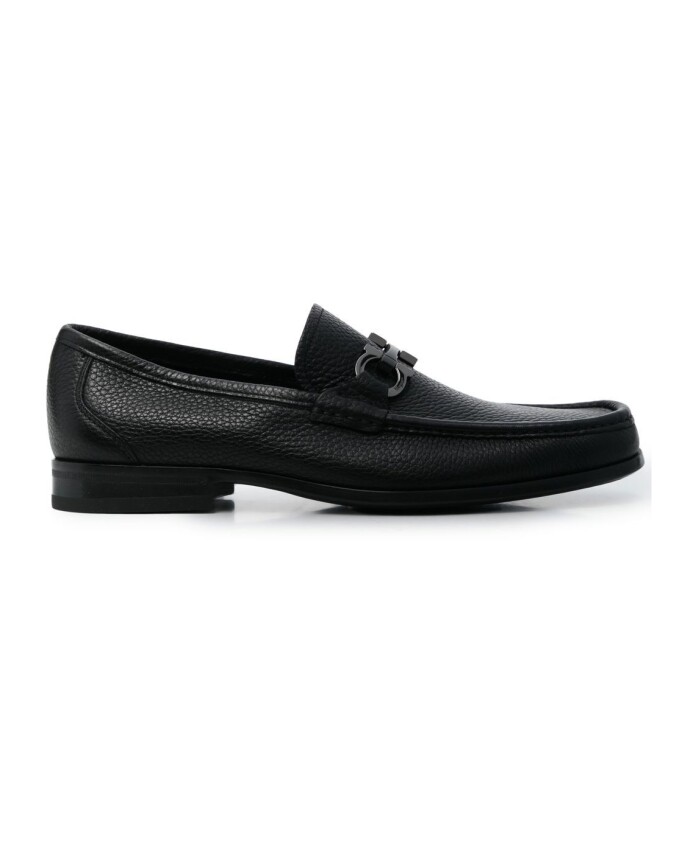 mocassins-en-cuir-noir-graine-avec-gancini