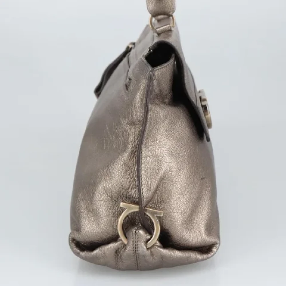 Salvatore Ferragamo Pre-owned Leather handbags Gray Dames