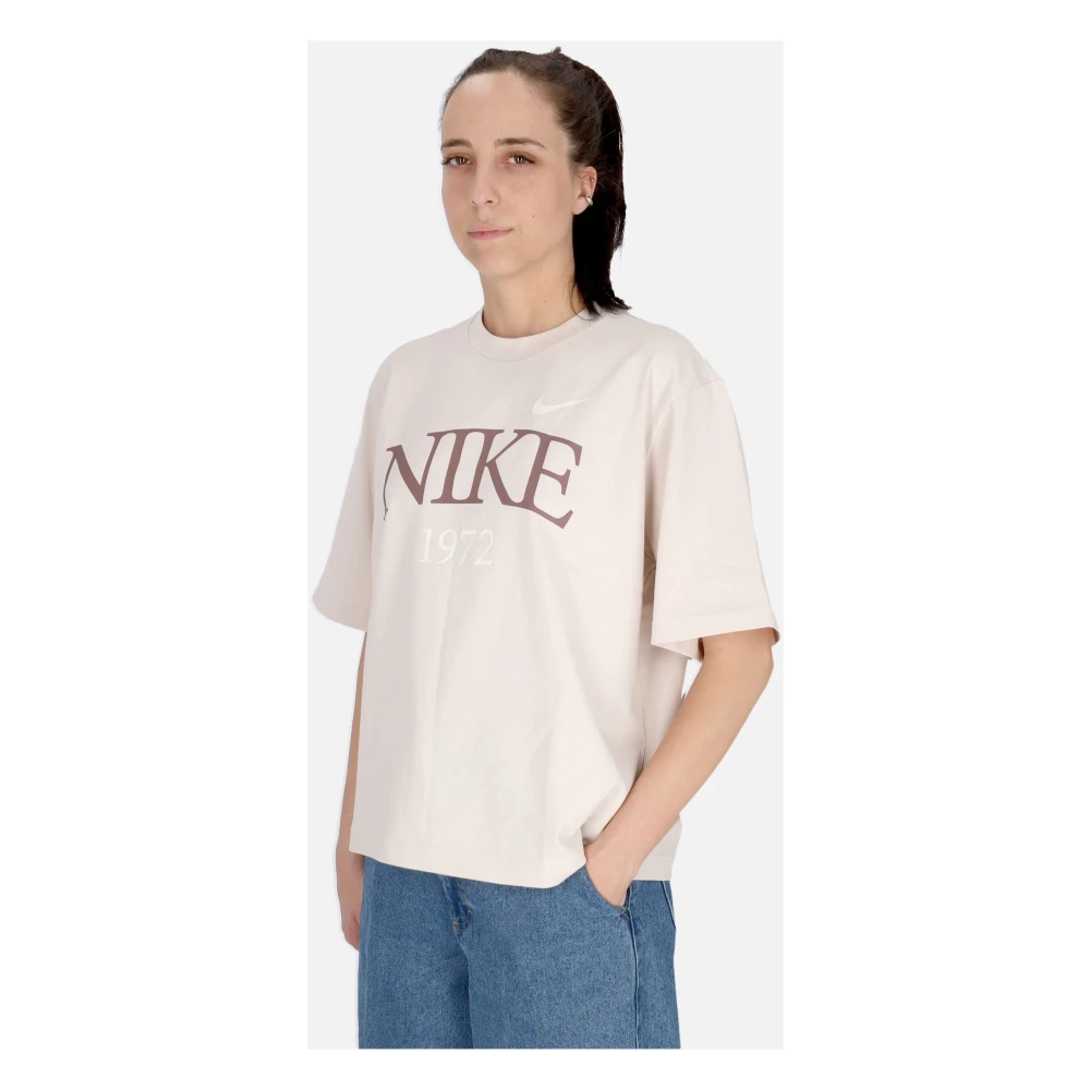 Nike Klassieke Boxy Tee Lt Orewood Bruin Pink Dames