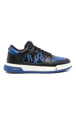sneakers-basses-bleues-avec-semelle-en-caoutchouc
