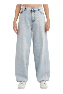 light-blue-bethany-boyfriend-jeans