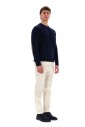 pull-en-cachemire-bleu-avec-empiecements-en-daim