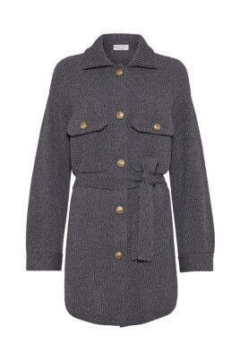 pulls-gris-pour-un-look-elegant