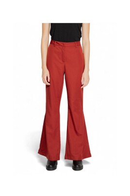 red-flare-pants-for-modern-women