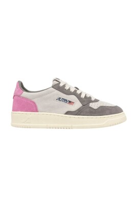 sneakers-barbie-avec-dessus-en-daim