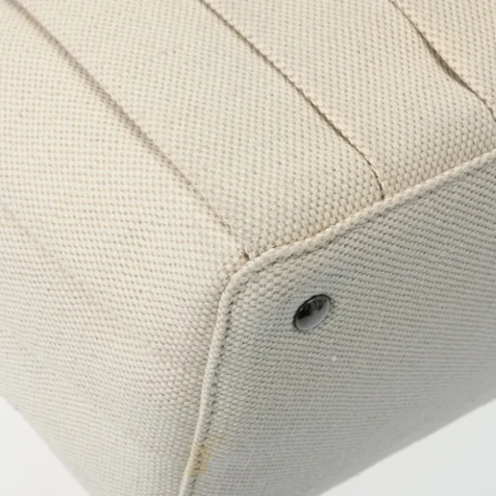 Valentino Vintage Pre-owned Leather handbags Beige Dames