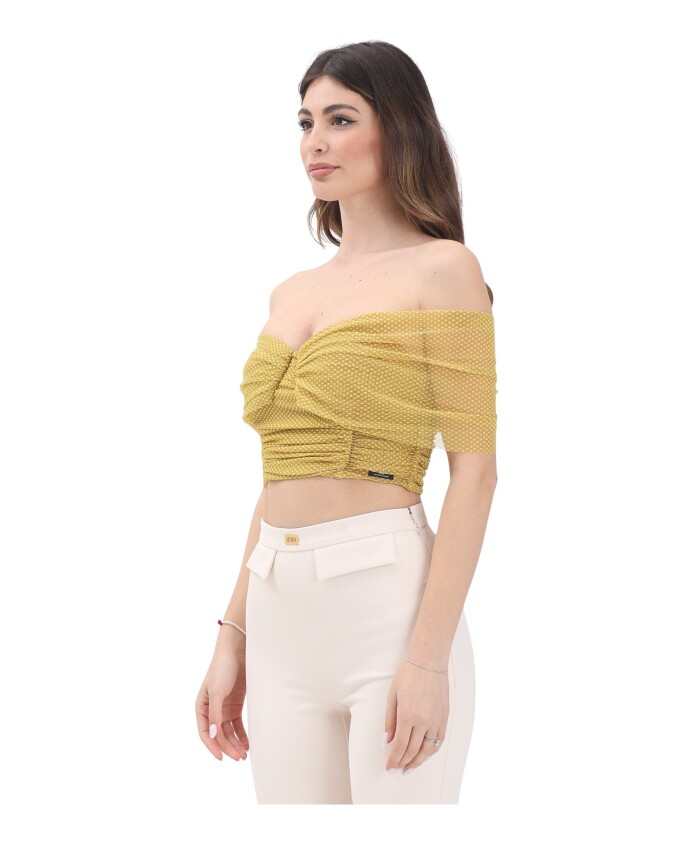 haut-jaune-a-pois-avec-epaules-denudees