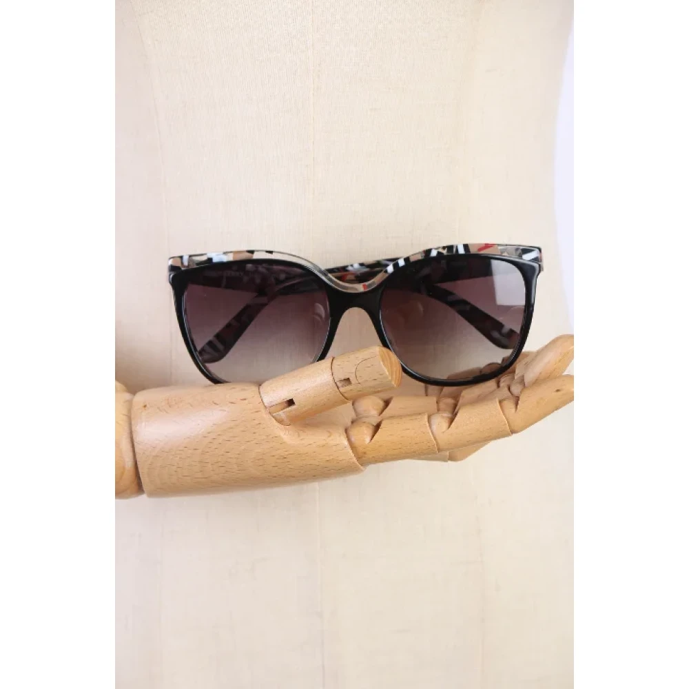 Miu Pre-owned Plastic sunglasses Black Dames