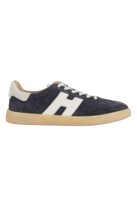 sneakers-bleues-et-blanches-avec-details-en-cuir