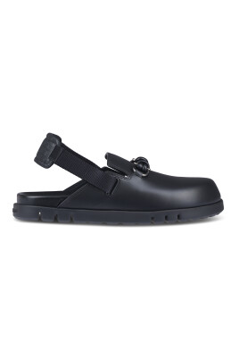 flat-shoes-in-black-leather