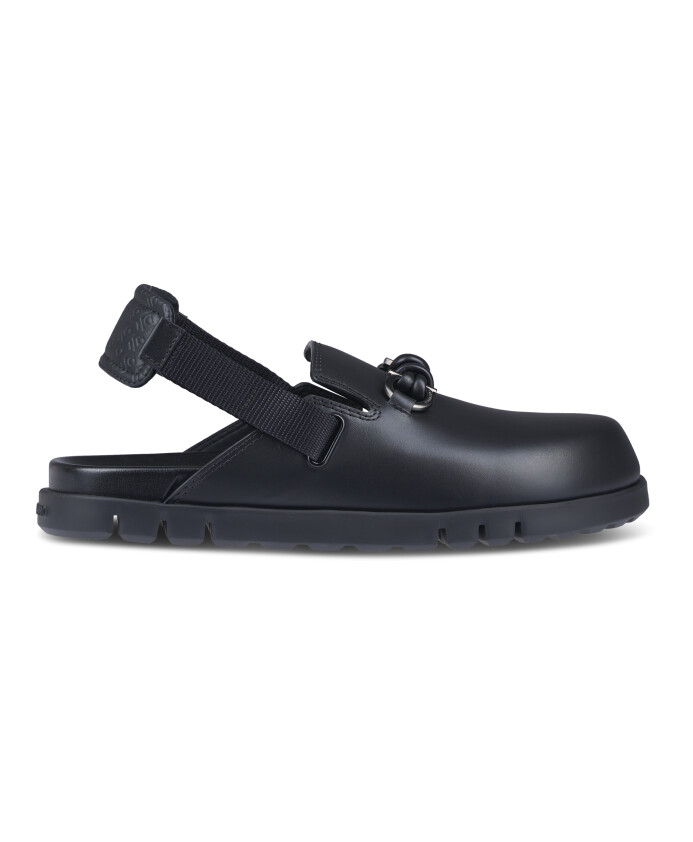 chaussures-plates-en-cuir-noir