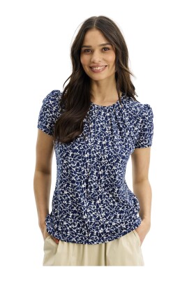 bluse-med-korte-aermer-og-flaesedetaljer