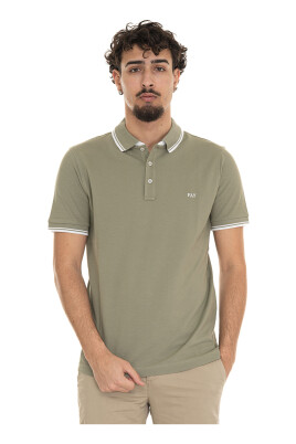 polo-a-profils-contrastants