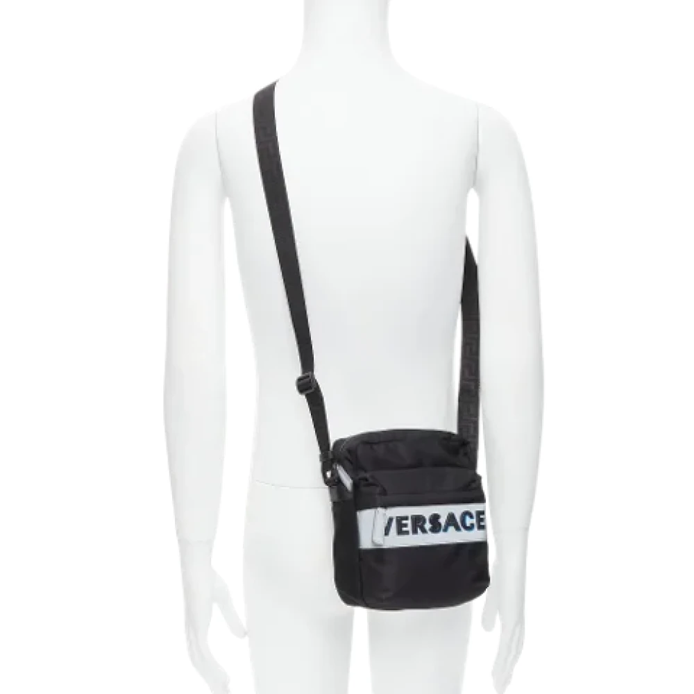 Pre-owned Svart nylon Versace Crossbody Bag