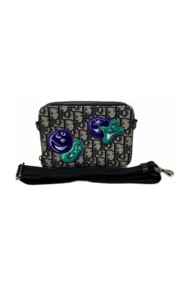 pre-owned-canvas-crossbodyvskor