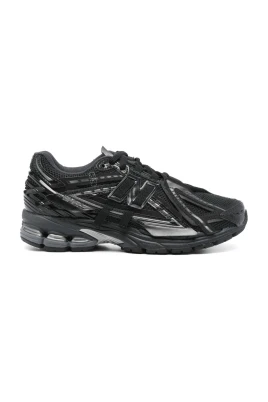 1906A Sneakers