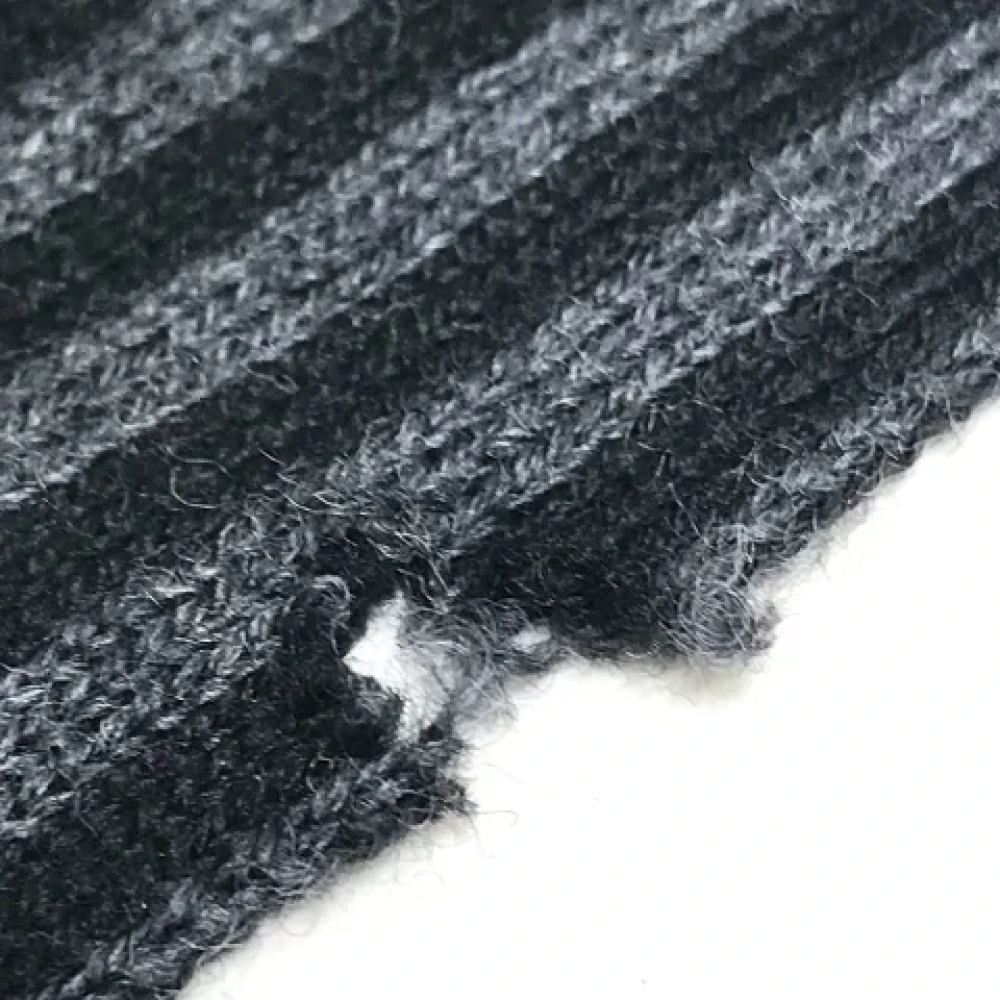 Louis Vuitton Vintage Pre-owned Wool scarves Black Dames