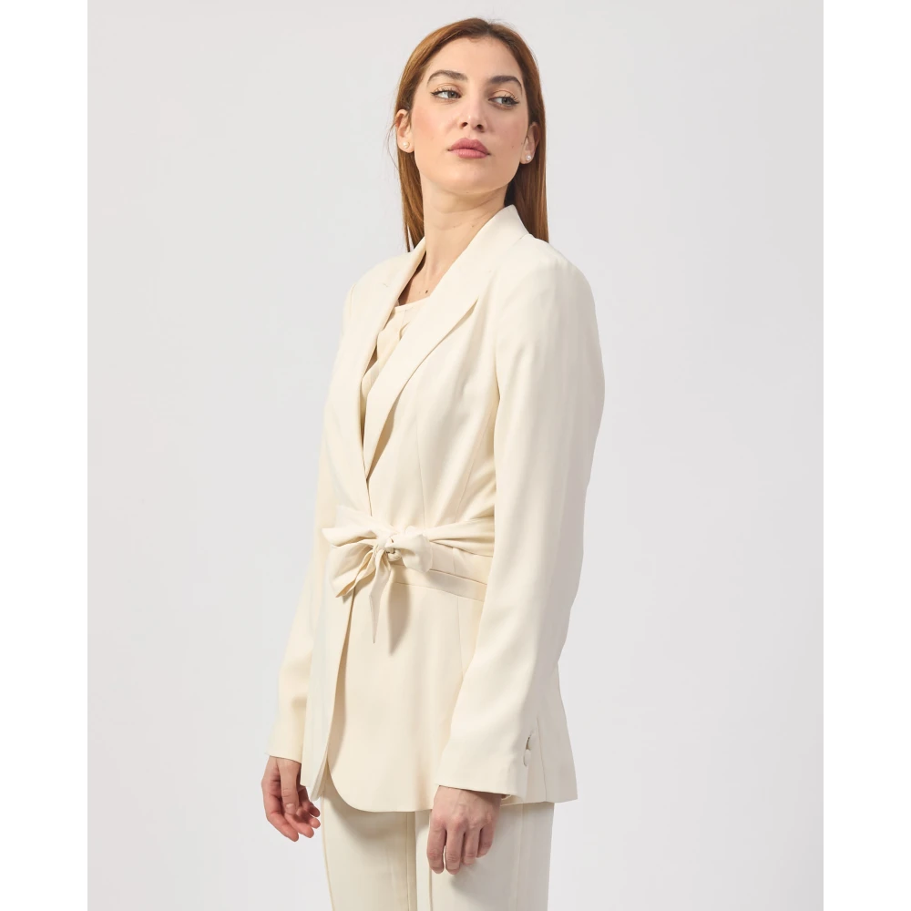 Silvian Heach Witte Melkjas met Revers Beige Dames