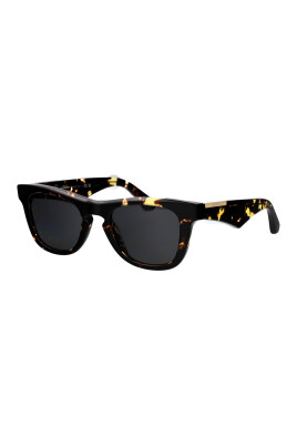 stylish-sunglasses-with-model-0be4426