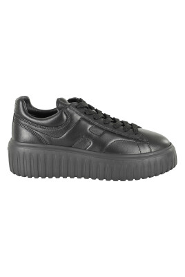 baskets-a-rayures-lacees