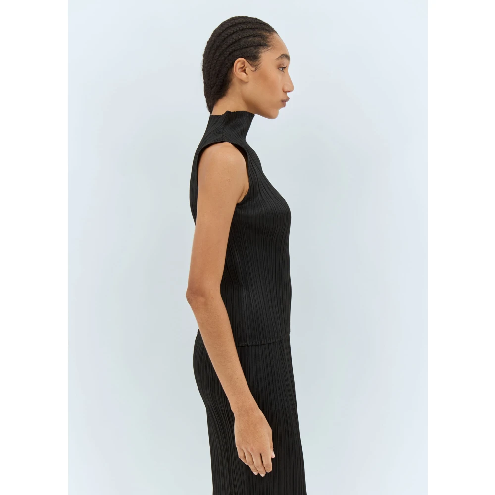 Issey Miyake Geplooide hoge hals top Black Dames