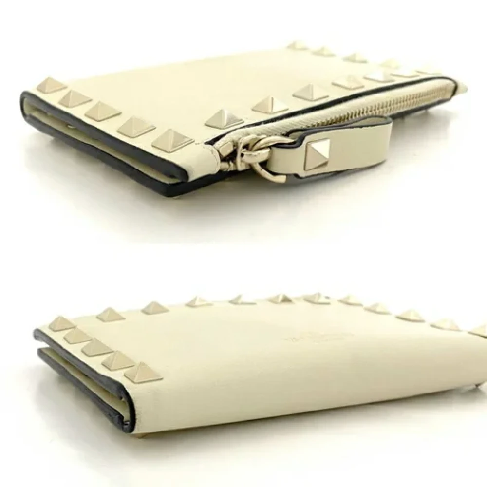 Valentino Vintage Pre-owned Leather wallets Beige Dames