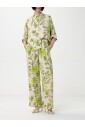 chemise-en-soie-bleue-a-fleurs