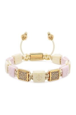 cream-andamp-soft-pink-ceramic-flatbead-armband-med-guld-cz