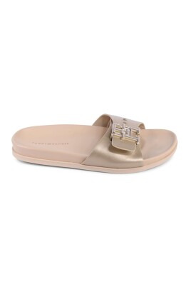 gold-leather-sandal-elegant-style