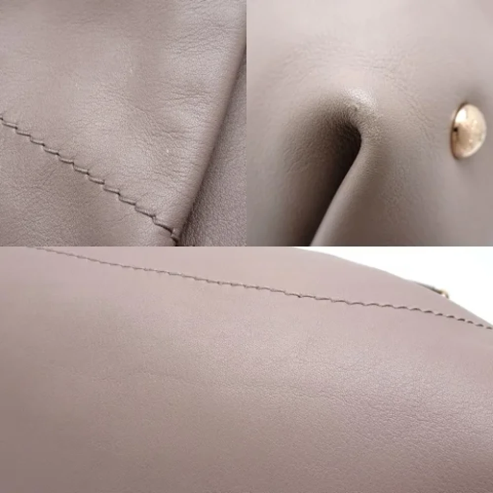 Salvatore Ferragamo Pre-owned Leather totes Gray Dames