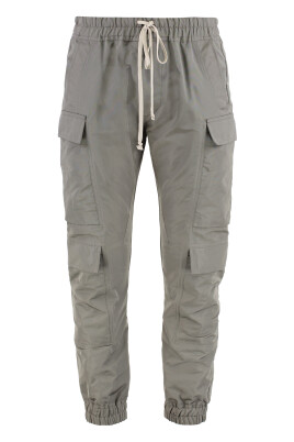 cargo-pants-with-multiple-pockets