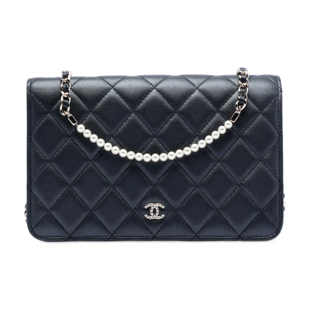 Chanel Vintage Women's Black Pre-Owned Quilted Flap Wallet