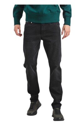 slim-tapered-jeans-for-men