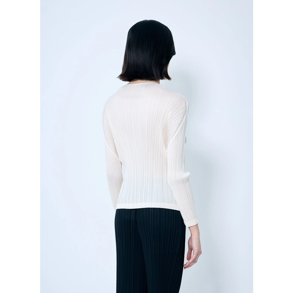 Issey Miyake Geplooide Top met Lange Mouwen en Boothals White Dames