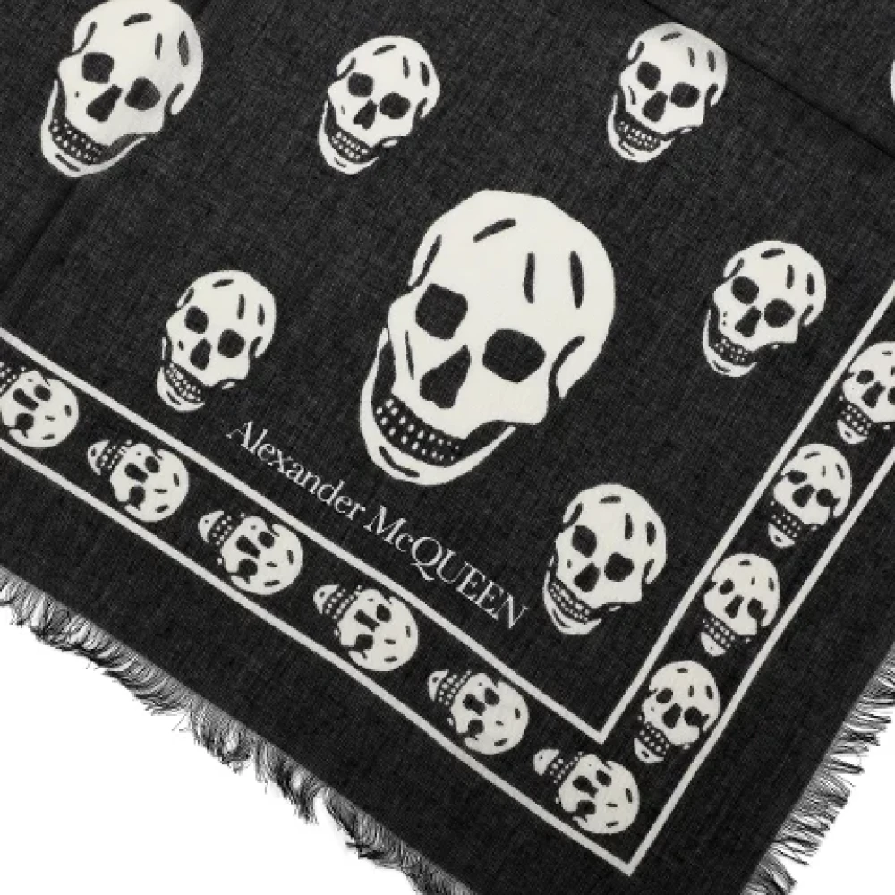 alexander mcqueen Silk scarves Black Dames