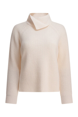 luxurious-beige-cashmere-knitwear-aw25