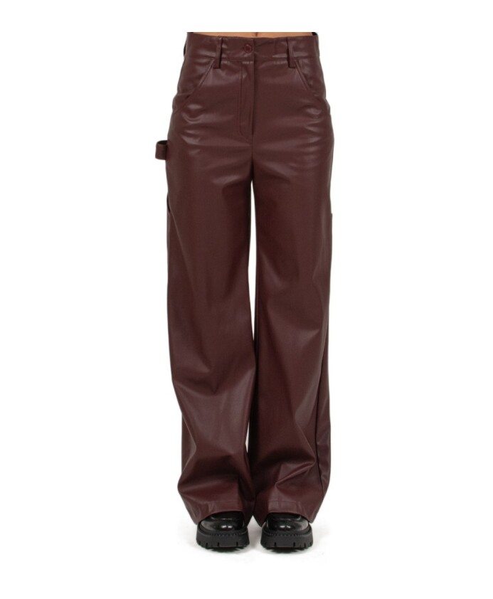 pantalon-bordeaux-en-similicuir-jambe-large