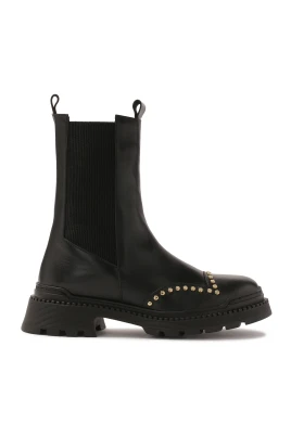 Stövlar med slip-on ovandel dekorerad med runda nitar