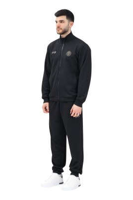 svart-traningsset-minimalistisk-stil