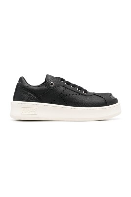 gym-shoes
