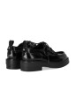 zwarte-vetersneaker-met-stud-detail