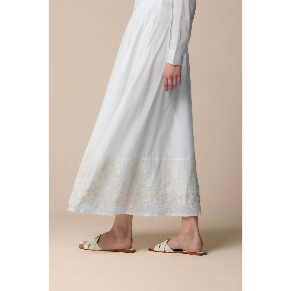 Kocca Vanilla Jurk met V-hals en Kantdetail White Dames